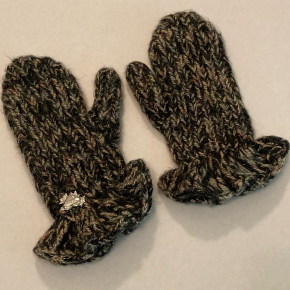 Betsey Johnson 🟣 GUC Betsey Multicolor Knit Gloves - Picture 1 of 8